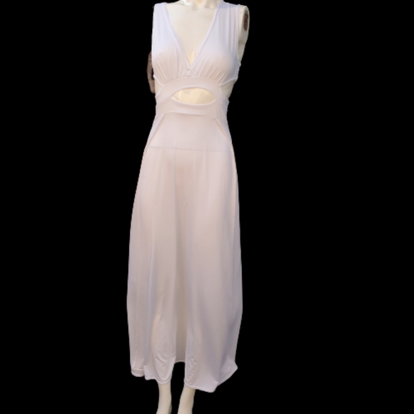 DRESS V CUT NECK LINE SIDE SLITS CUT OUT DETAILS - Picture 5 of 11